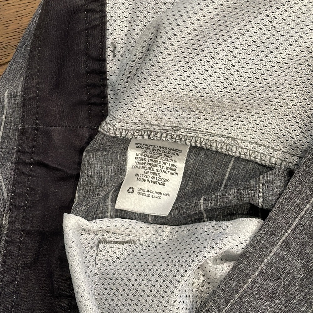 Men’s Gray Pinstriped Shorts Swim Trunks Flat Front Goodfellow Size 26 - Picture 4 of 4